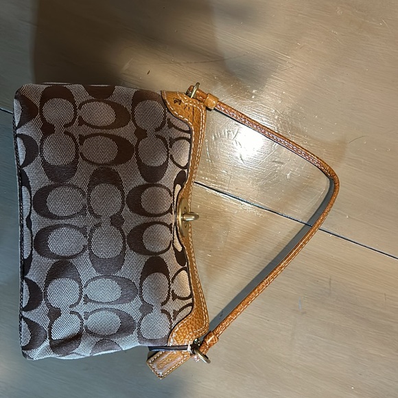 Coach wristlet - Picture 2 of 3